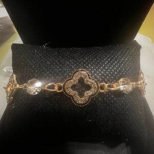 Elegant Gold and Crystal Bracelet